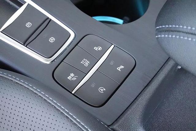 又一街车变身SUV 试驾福克斯Active