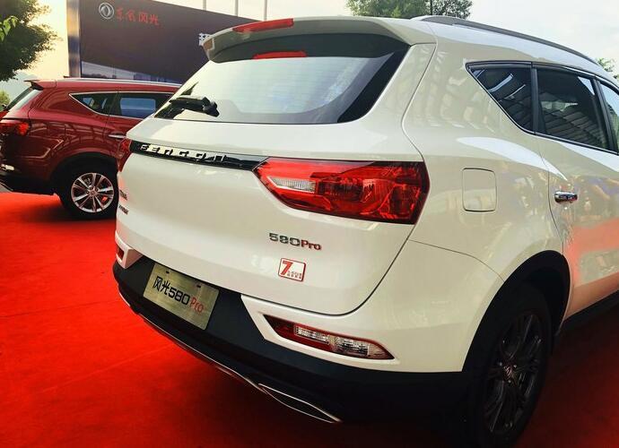 又一新上市亲民大七座SUV,配15.6英寸大屏+电动天窗,却11万不到