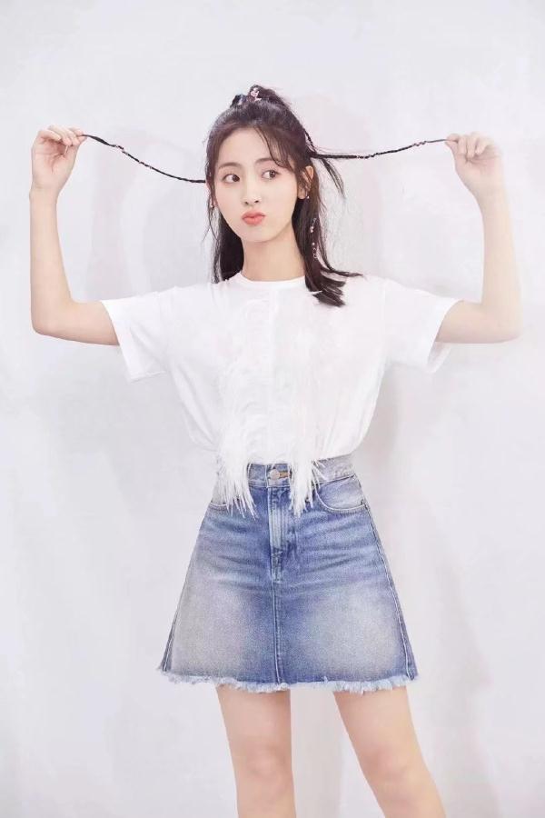 从最初的灰姑娘到白雪公主邢菲不仅演技好穿搭也超赞