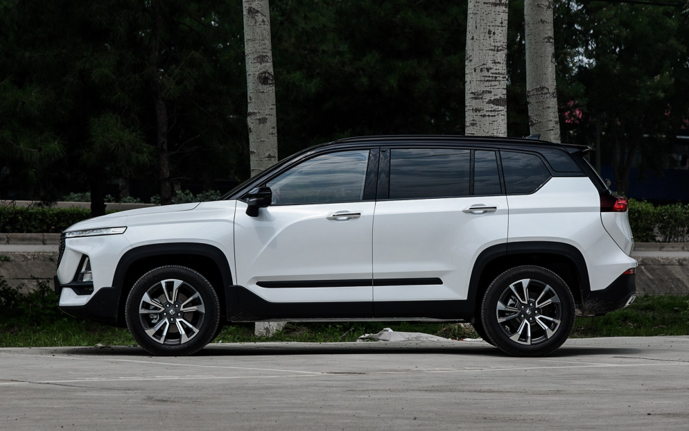 宝骏再添战将,颜值不输CR-V,配8速CVT,不足10万