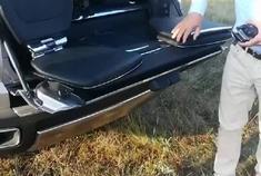 劳斯莱斯库里南后备箱里小座位的使用场景，看着好像不太舒服啊