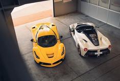 车库里两台法拉利，今天出门我要宠谁？