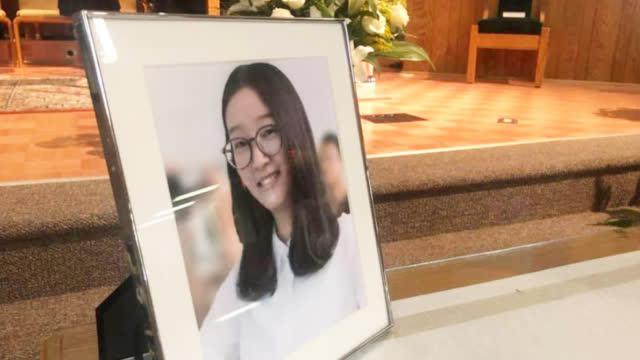章莹颖追悼会举行男友此案展现了中国人的坚韧
