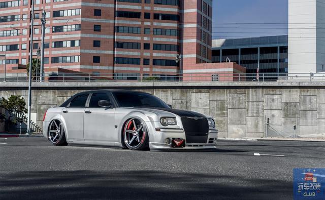 5.7L HEMI V8的自吸乐趣就在此!克莱斯勒300C HEMI!