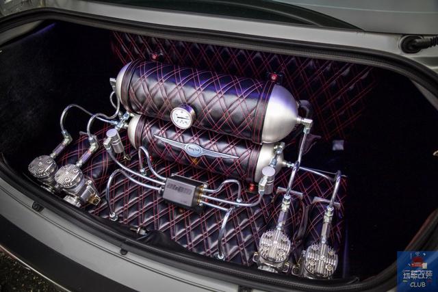 5.7L HEMI V8的自吸乐趣就在此!克莱斯勒300C HEMI!