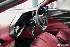 2020款迈凯伦超级跑车，由内而外都散发着一种奢华的气息。