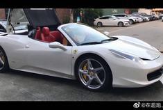 超级跑车法拉利，这是每个男孩的梦想，试着拥有它吧。