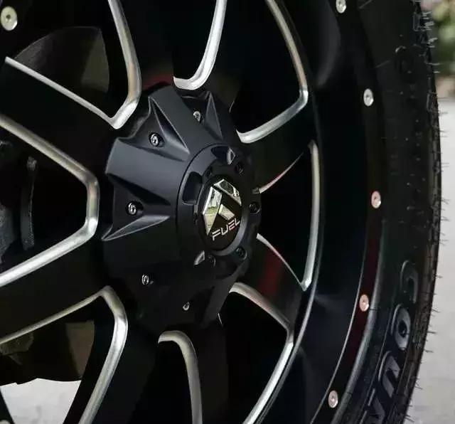 二十多万的硬派越野车,改完不输普拉多!