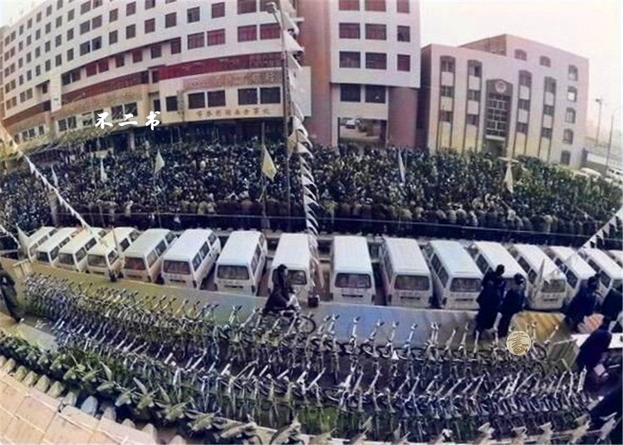上色老照片:90年代风靡一时的抽奖狂潮,2元中桑塔纳的大骗局