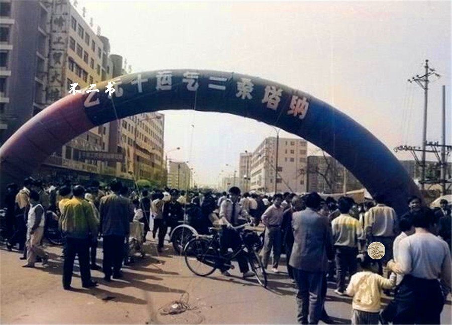 上色老照片:90年代风靡一时的抽奖狂潮,2元中桑塔纳的大骗局