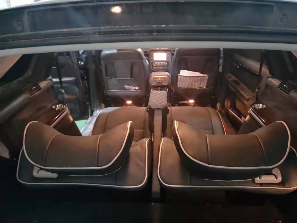 奔驰R320改装航空座椅，两款不同造型各有风采，豪华四座商旅车