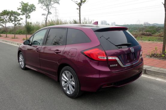 不是MPV,15万内这两款轿车有6座和7座布局