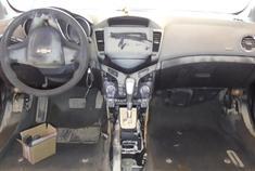 这台雪佛兰水泡车里面太脏了，我们把内饰板拆下来清洗一下