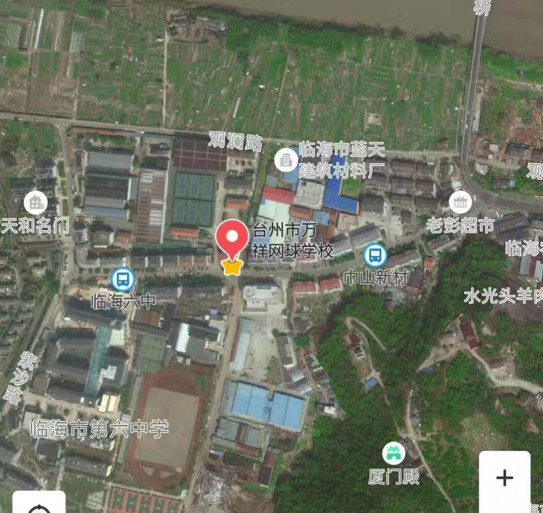 浙江台州临海市一学校被洪水隔绝，33人被困，截至发稿33人全部转至安全地带。图为电子地图截图