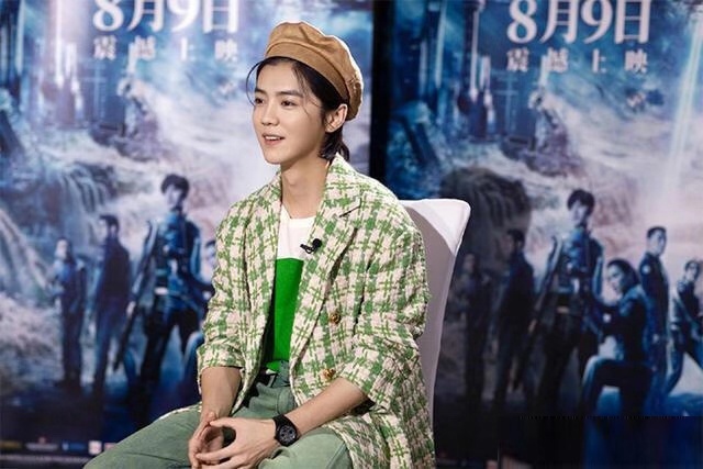 鹿晗终于换掉浓重的韩风，走起清爽日系风！贝雷帽造型简直太帅了