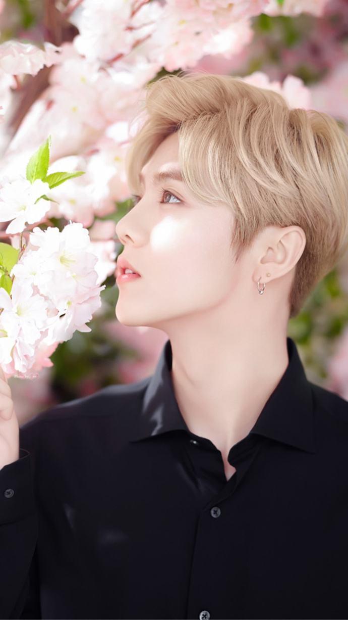 鹿晗终于换掉浓重的韩风，走起清爽日系风！贝雷帽造型简直太帅了