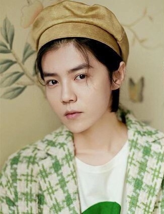 鹿晗终于换掉浓重的韩风，走起清爽日系风！贝雷帽造型简直太帅了