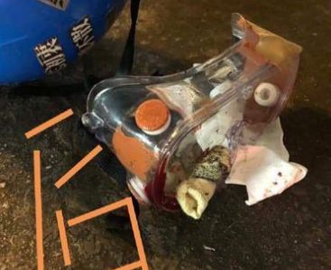 　　（图为被香港网民质疑被动了手脚的女伤者的眼罩，不少网民怀疑目前黑衣人以及支持他们的媒体所使用的一张女伤者的眼罩旁有警方“布袋弹”的图片，是被人动了手脚后的摆拍）