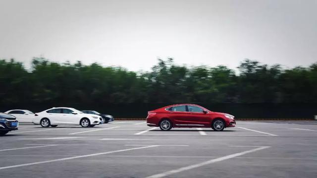 不到20万的最全动力B级车,百公里加速仅7.4S,最快充电时间1.5h