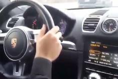 汽车视频：公路豁车保时捷 Cayman GTS