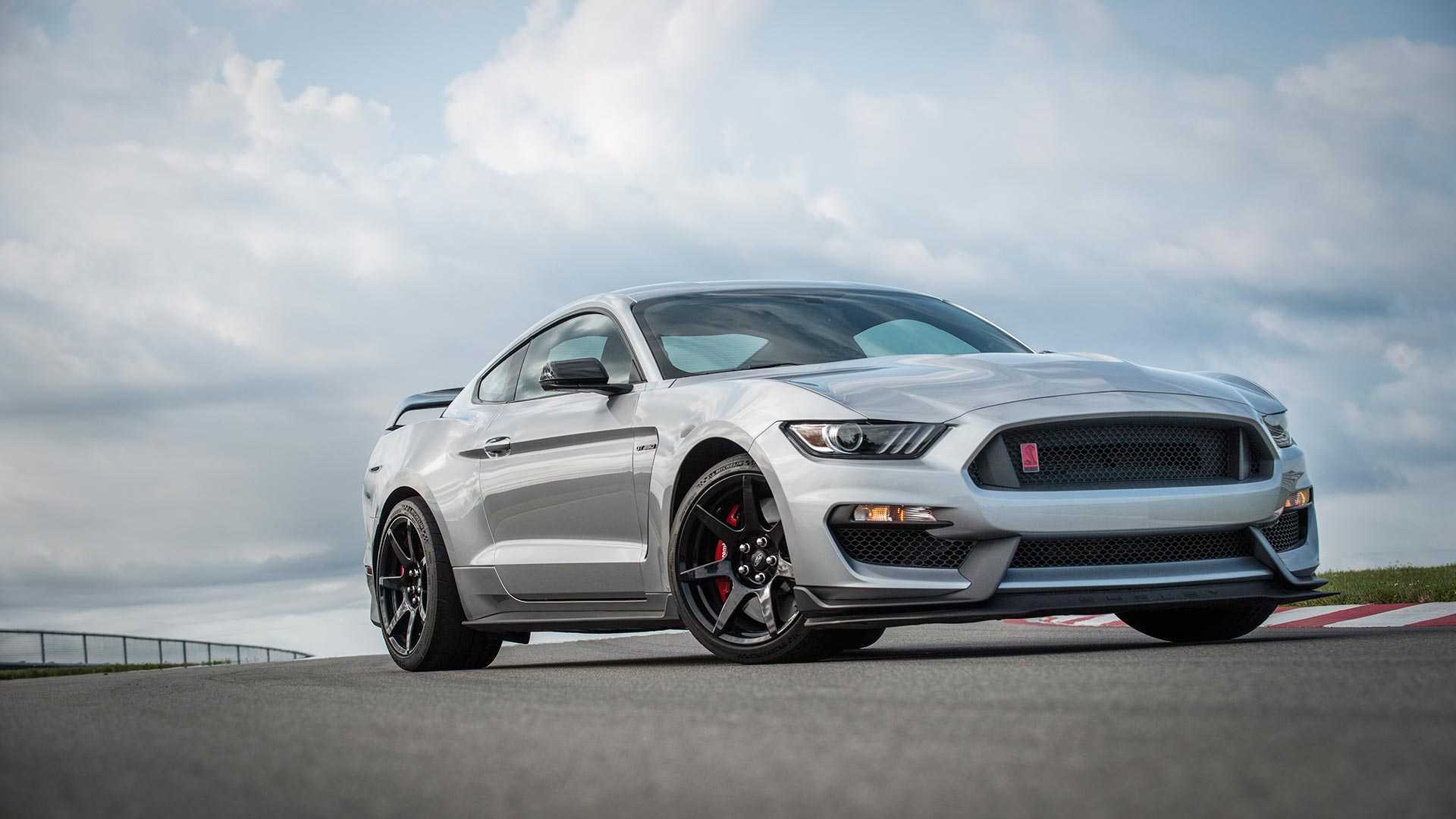 拥有526匹马力 6挡手动 新款福特野马Shelby GT350R亮相