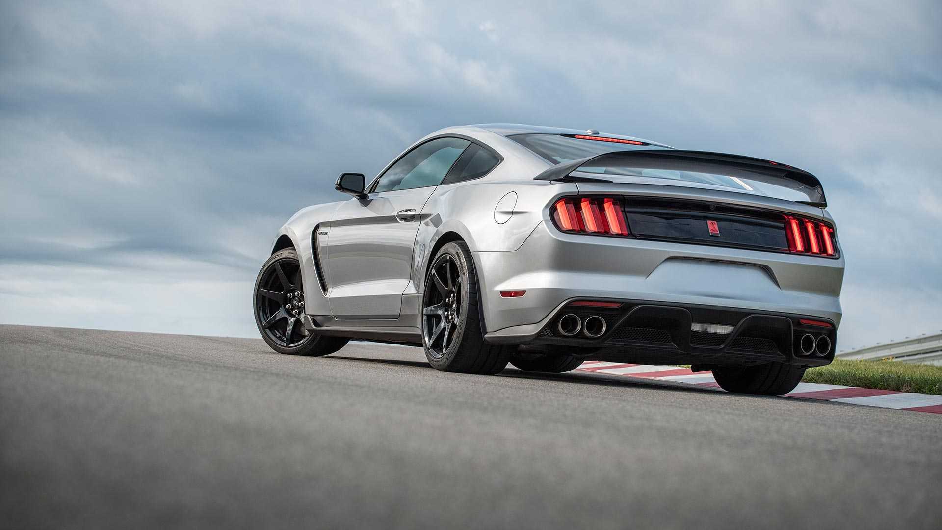 拥有526匹马力 6挡手动 新款福特野马Shelby GT350R亮相