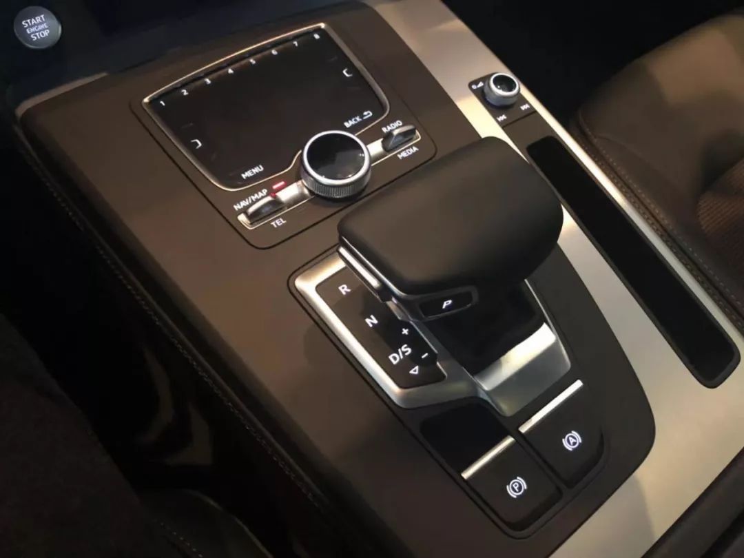 30万左右预算,奔驰C260L、奥迪Q5L谁更值得买?