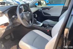 丰田RAV4，打开车门看到车内空间，买不买自己决定