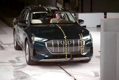 2019 奥迪 e-tron 驾驶员侧碰撞测试 IIHS