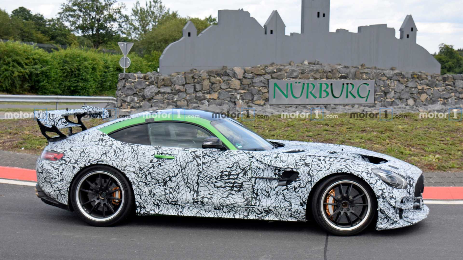 奔驰AMG GT R Black谍照曝光,动力超700匹