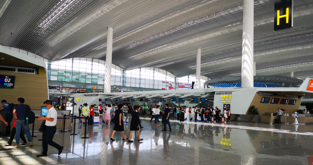 白云机场二号航站楼 广州日报客户端 图