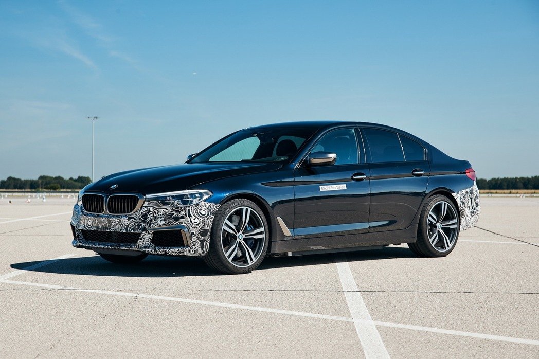 你买的BMW未来都要电动化？i7，M140e、X8 M PHEV都在计划中