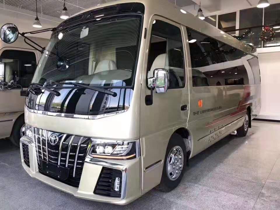 丰田考斯特改装豪华版中巴 升级埃尔法座椅 空间宽敞乘坐舒适