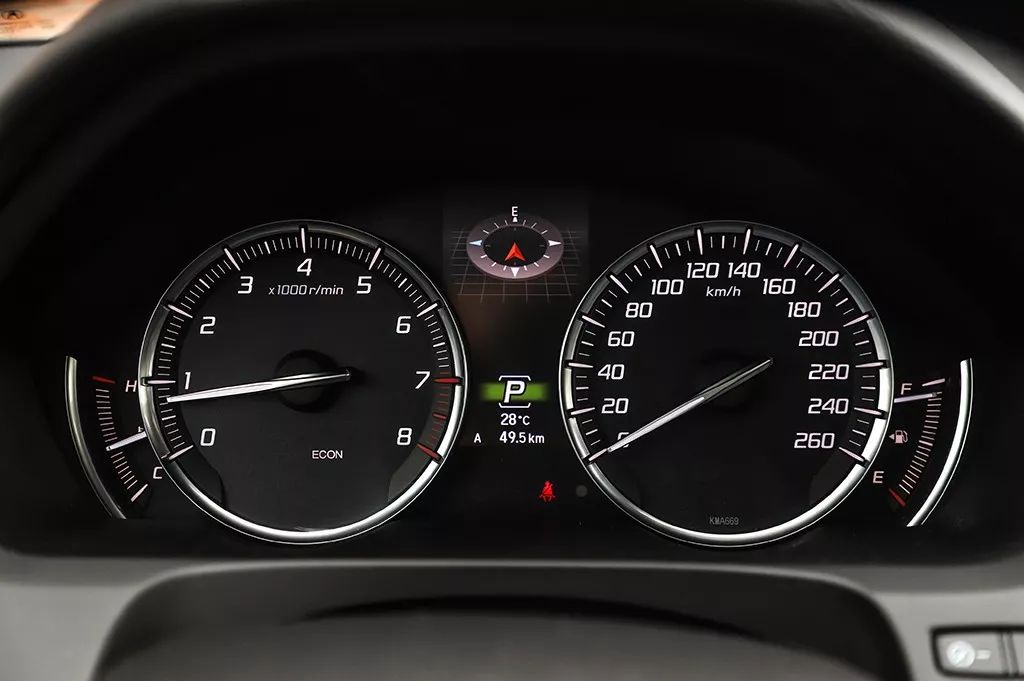 7.5折买台豪华中型车,车长近5米还送四年保养!