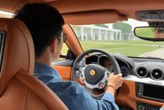 汽车美图抢先看：昊然弟弟来着法拉利来接我了