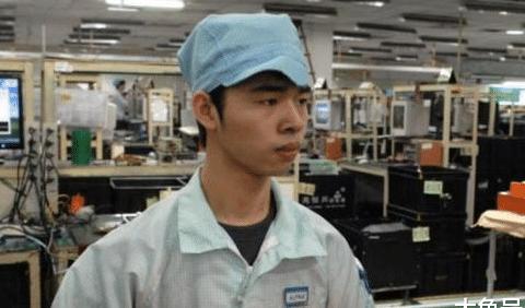 拿3000元的“普工”为何开15万的车上班？网友：有钱没钱的都飘了