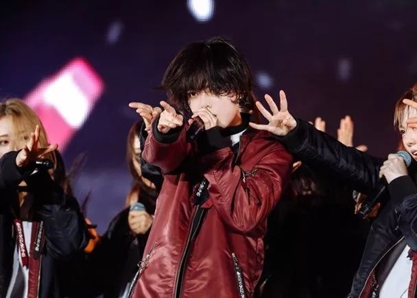 欅坂46平手友梨奈再受伤 18岁少女惹人怜惜