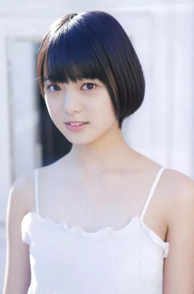 欅坂46平手友梨奈再受伤 18岁少女惹人怜惜