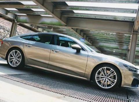 它在动力上的柔和性输出让整个行驶过程都会非常舒适。