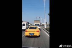 中出排气保时捷超跑，这可比现款保时捷911霸气多了