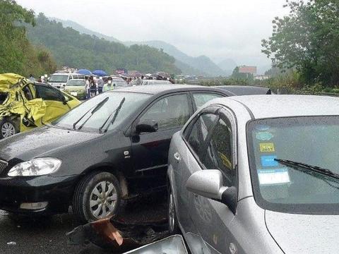 车险买这4种足够了，多了就是打水漂，交警也不买账