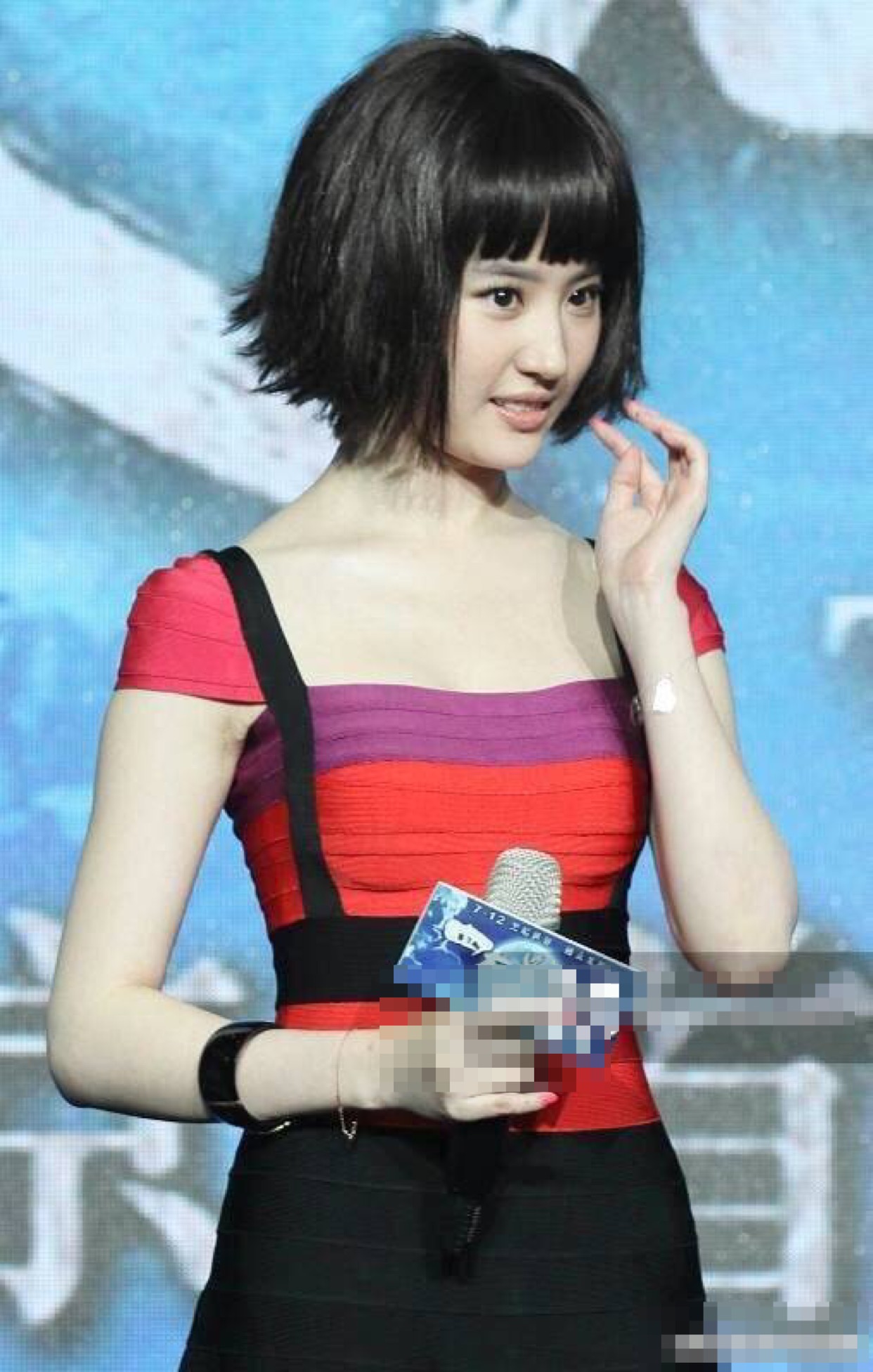 当刘亦菲留起短发，仙女的气质都不在了还是长发更适合她