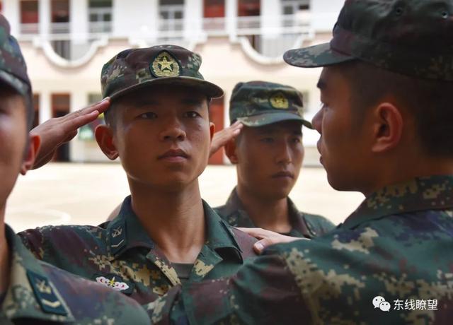 "带好新兵,必须要把自己当成新兵练……"训练场上,干部骨干热情高涨