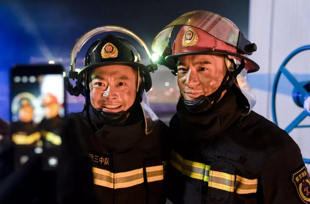 烈火英雄 | 对话印小天：小人物魏雷和他的“人生高光时刻”