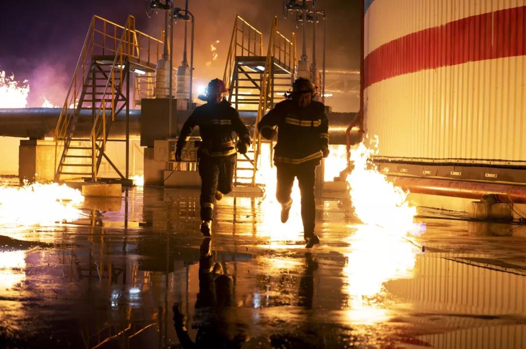 烈火英雄 | 对话印小天：小人物魏雷和他的“人生高光时刻”