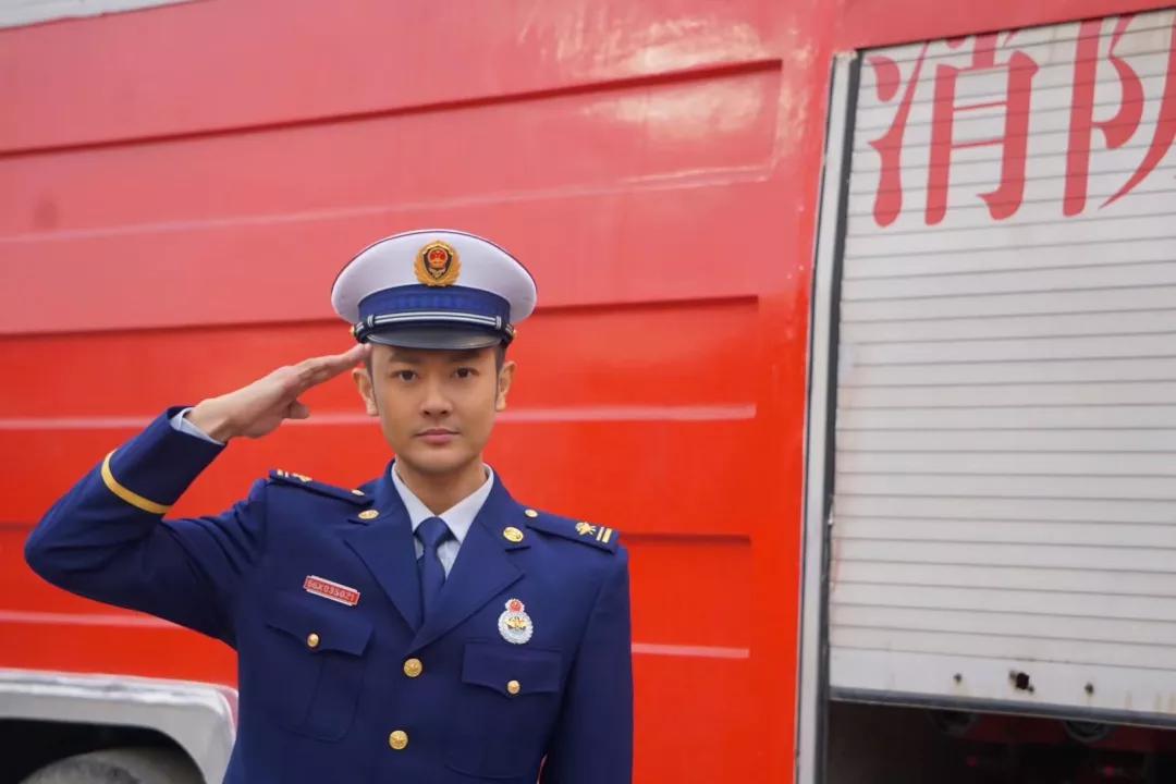 烈火英雄 | 对话印小天：小人物魏雷和他的“人生高光时刻”