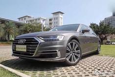 全新的设计语言，让这款奥迪A8L满满的奢华感！开上路没车敢靠近