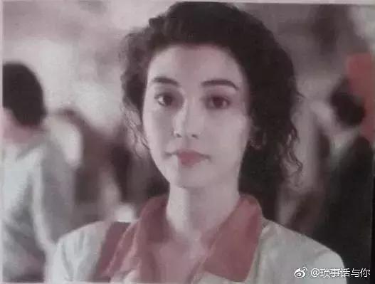 李嘉欣出道前照片曝光,她妈妈还真是偏心,把好基因都给了妹妹?