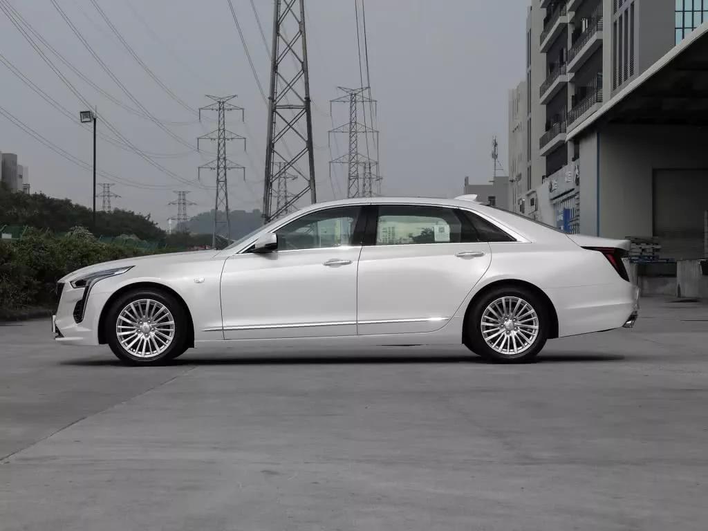 30万买“面子车”?撩哥推荐这三款,宝马落选,第三款最大气