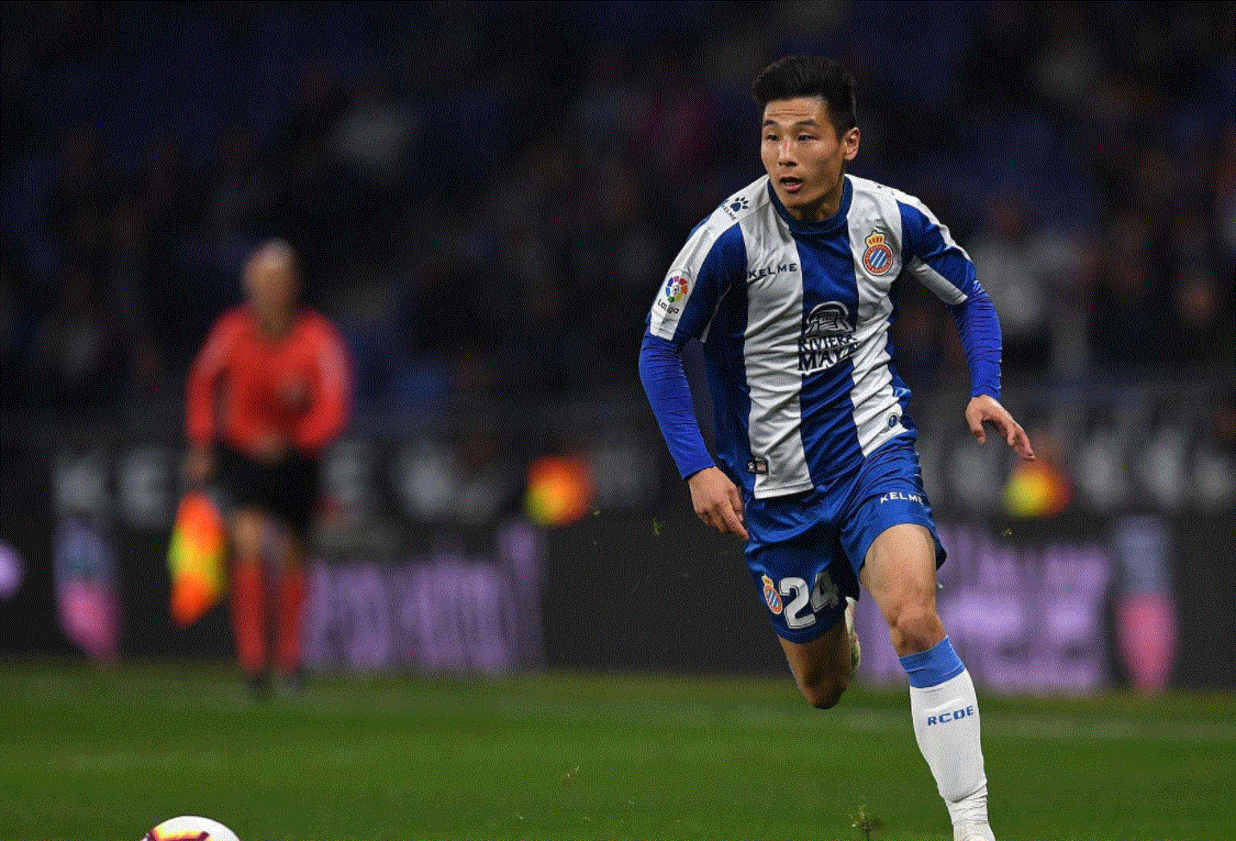 武磊的7号球衣印上了张天爱的名字!体验使者的